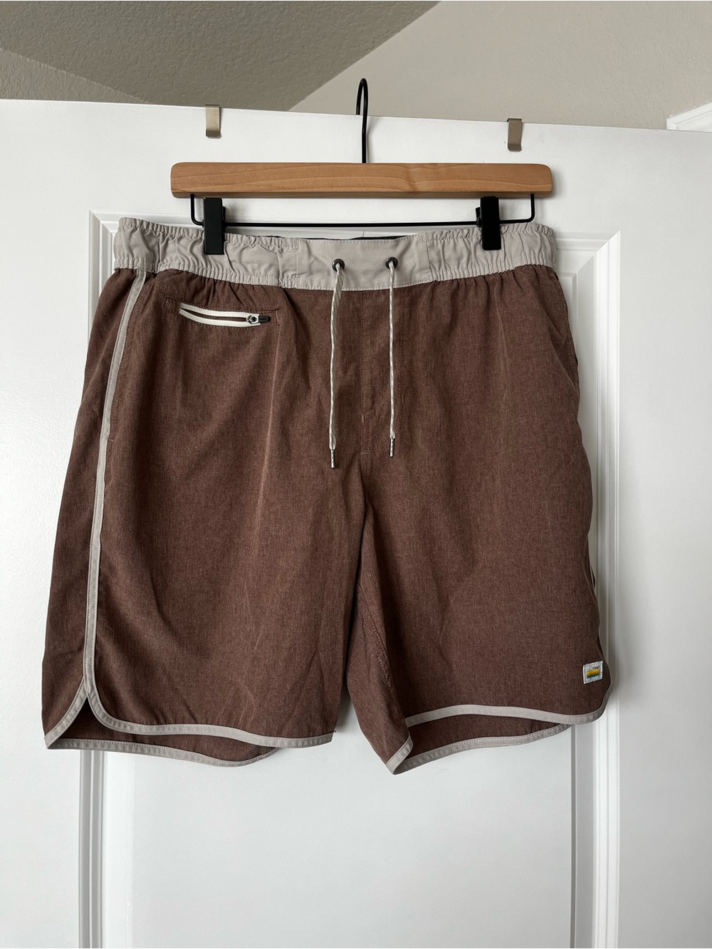 Vuori Men's Red Brown Banks Shorts